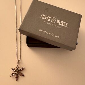 Vintage sterling silver 925 snowflake pendant on 925 chain NIB